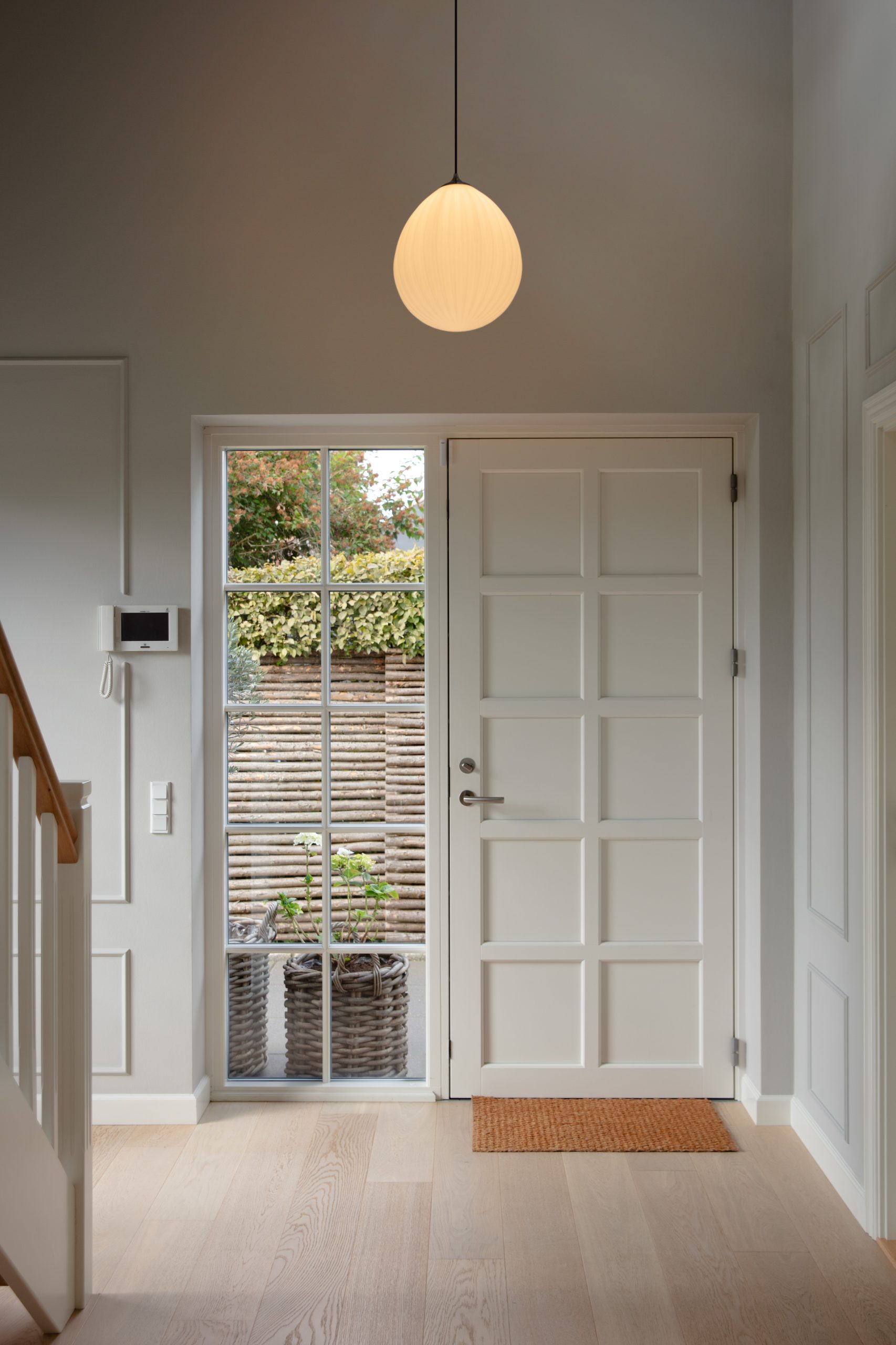 Around the World Large | White Brushed Steel - Image 4